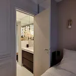 Elegant In Montmartre By An Architect Апартаменты