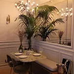 Elegant In Montmartre By An Architect Париж