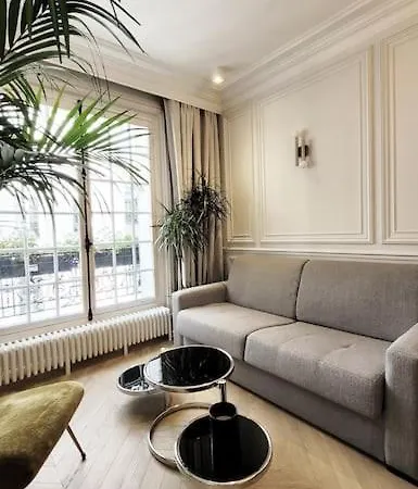 Elegant In Montmartre By An Architect