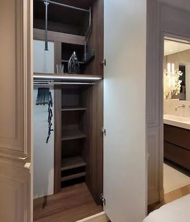 Elegant In Montmartre By An Architect