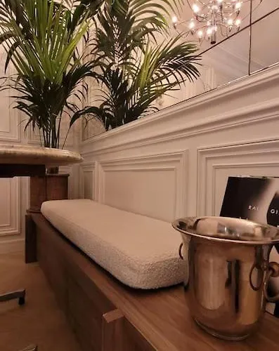 Apartment Elegant In Montmartre By An Architect