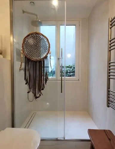 Elegant In Montmartre By An Architect