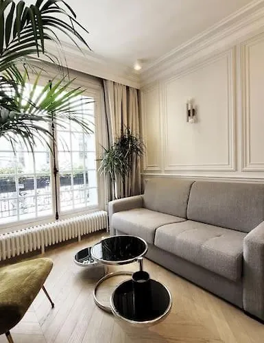 Elegant In Montmartre By An Architect