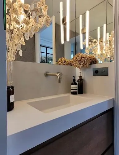 Elegant In Montmartre By An Architect Apartment
