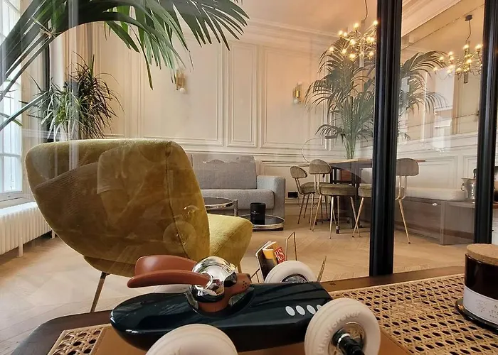 Apartment Elegant In Montmartre By An Architect