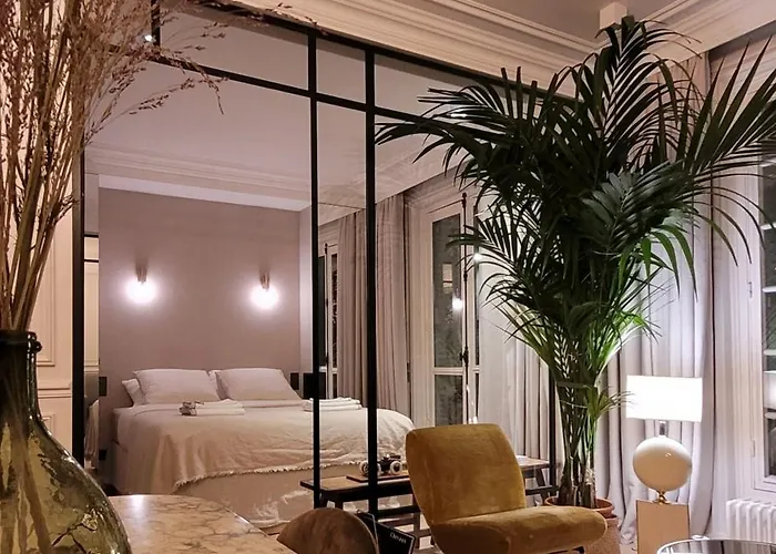 Elegant In Montmartre By An Architect *